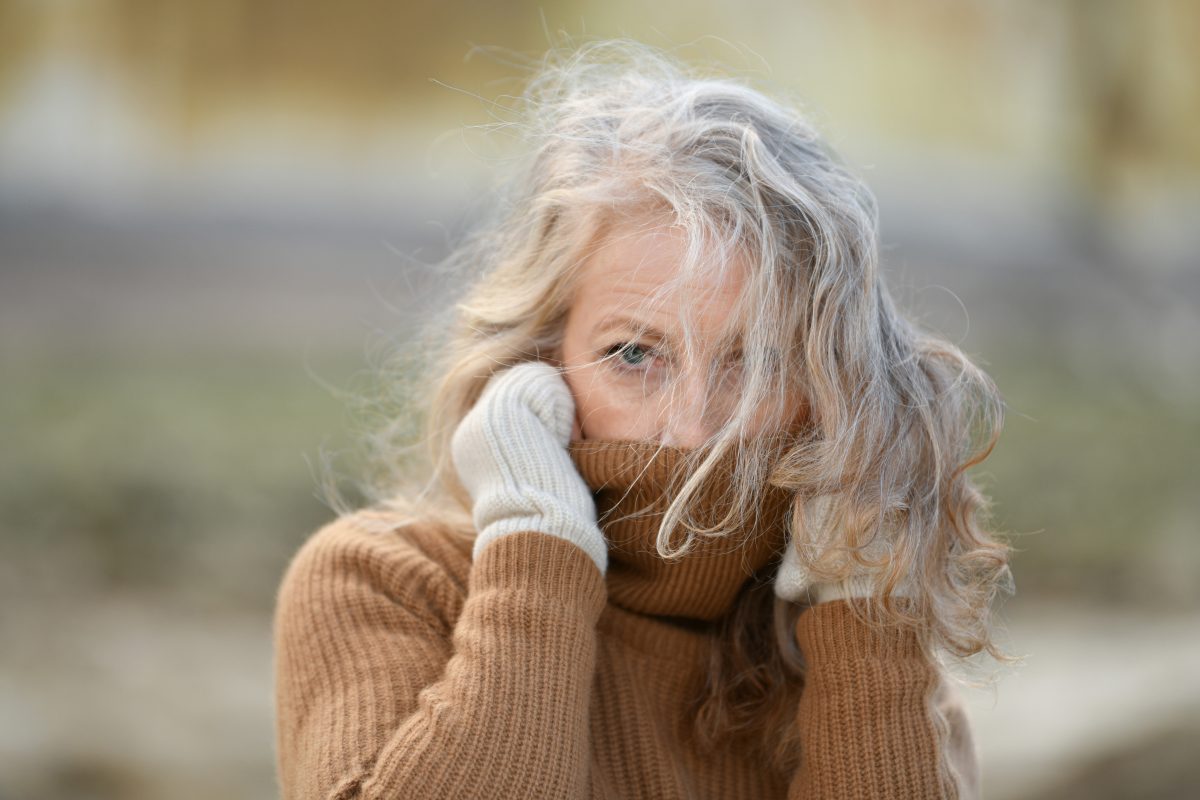 Capelli bianchi da stress: cosa fare? Lo stress fa ingrigire?